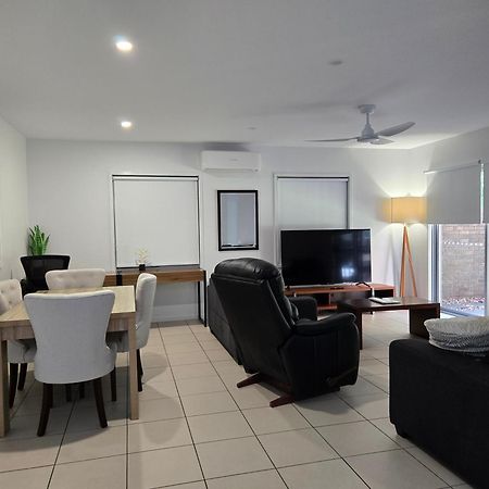 Villa Quarterdecks Retreat Urangan Esterno foto