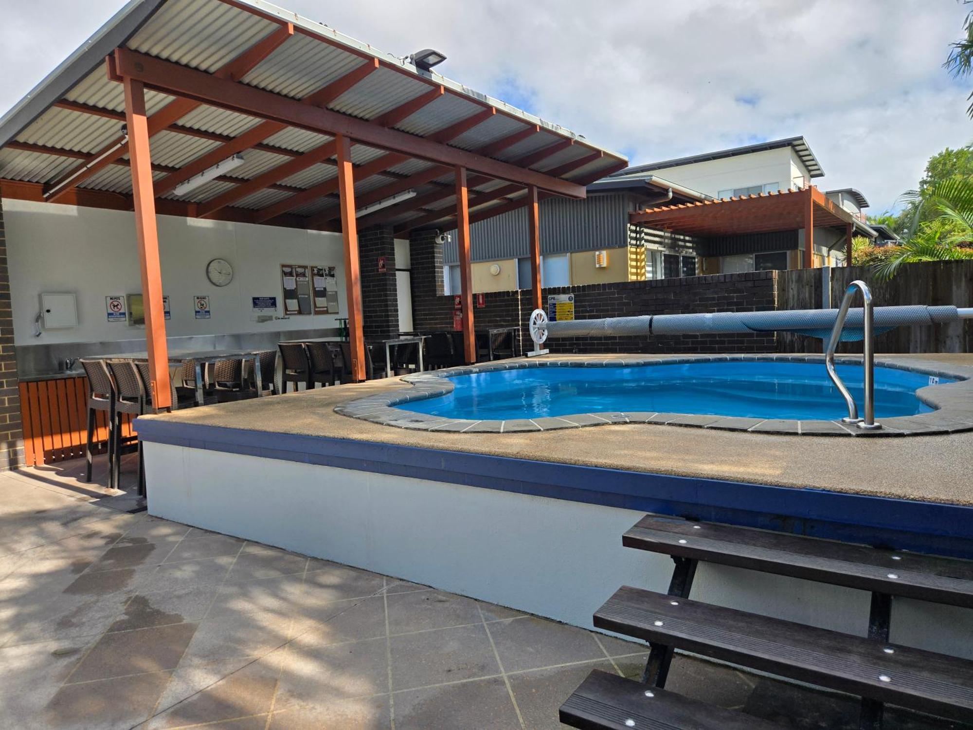 Villa Quarterdecks Retreat Urangan Esterno foto
